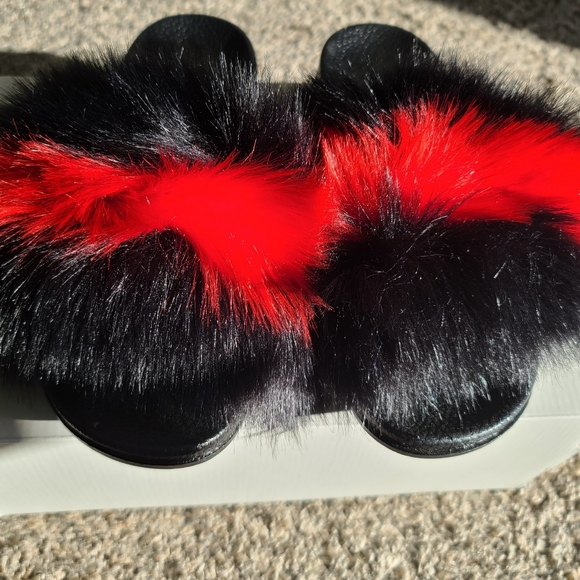 Fox Fur Slides - Picture 4 of 5